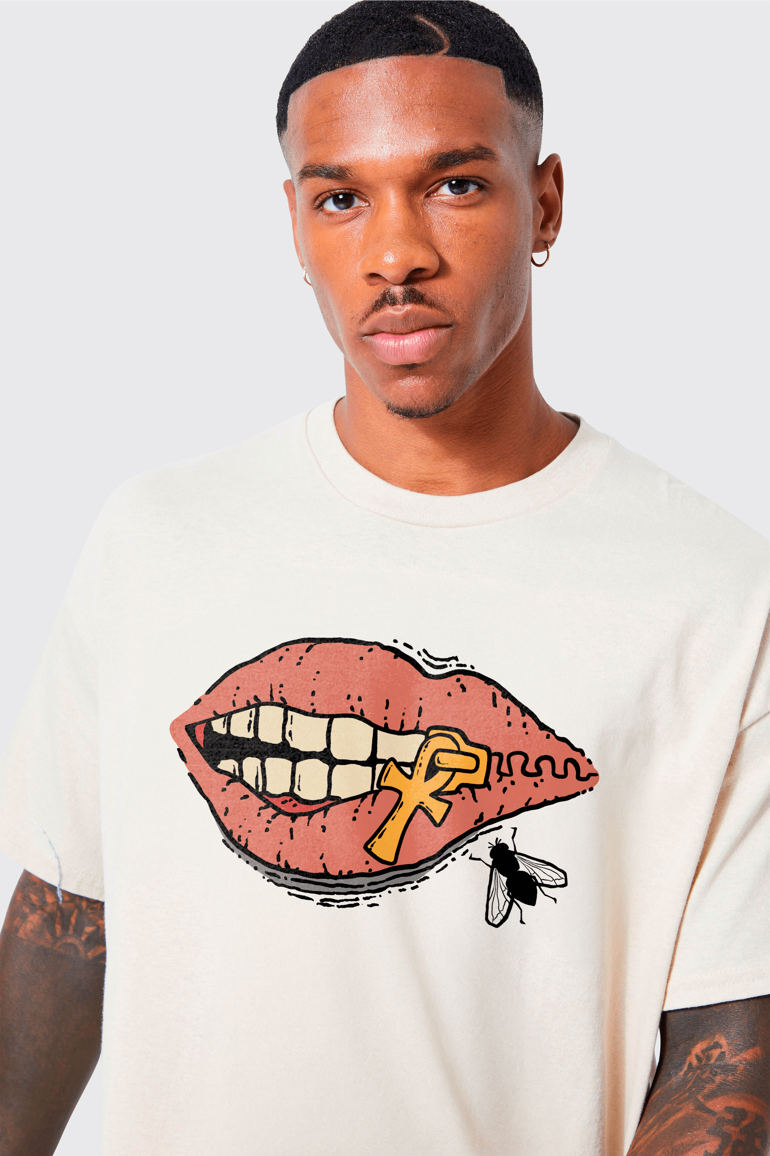 Camiseta Streetwear - Boca Fechada